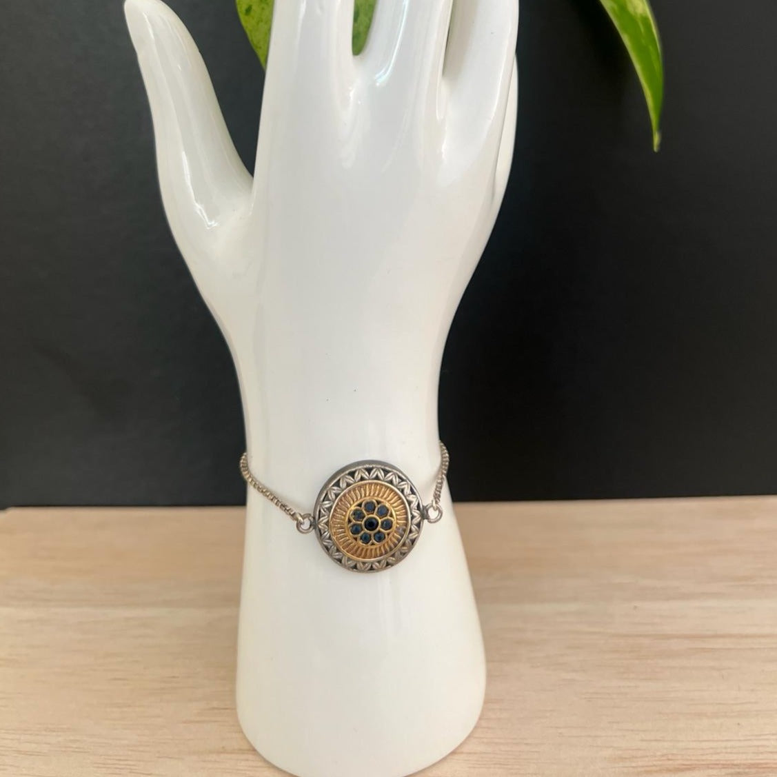 Circular Centerpiece Drawstring Bracelet with Blue and Gold Details